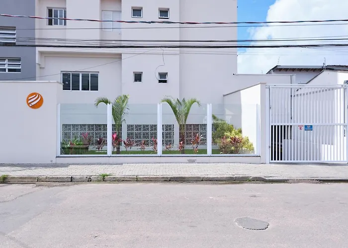 2 QUARTOS com Churrasqueira na Varanda, Piscina, Garagem interna, WiFi 500mbps, Ar Condicionado e Telas de Proteção